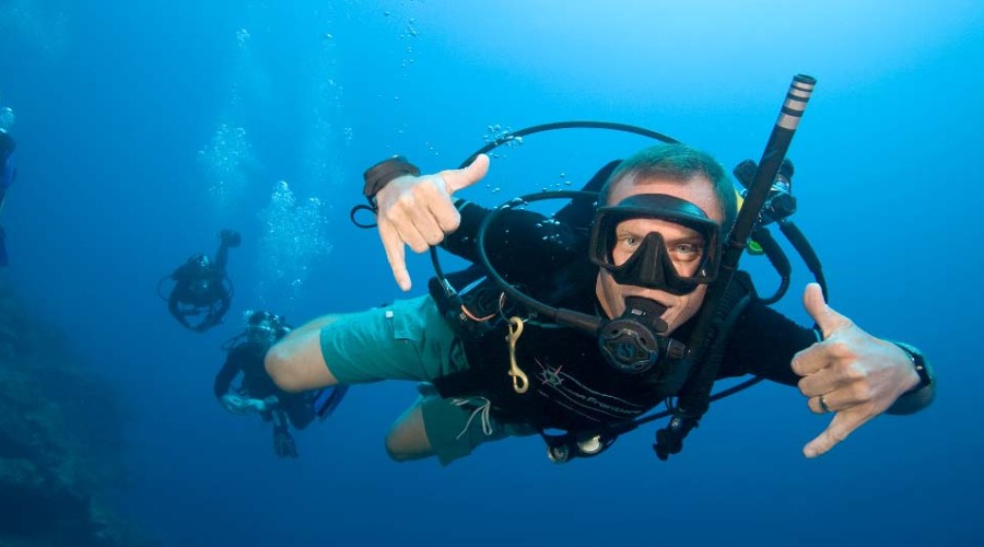 Everything You Need to Know About Becoming a Professional Scuba Diver